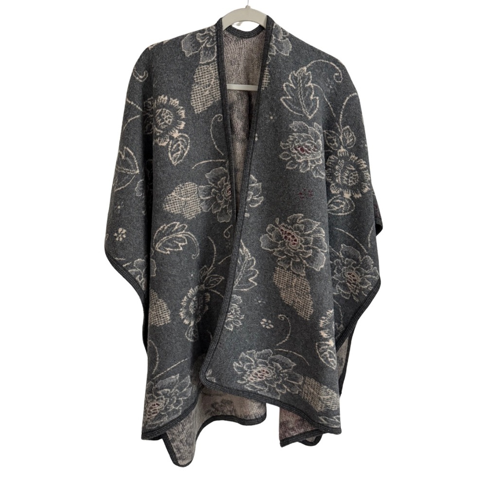 Shawl with a beautiful Floral Pattern